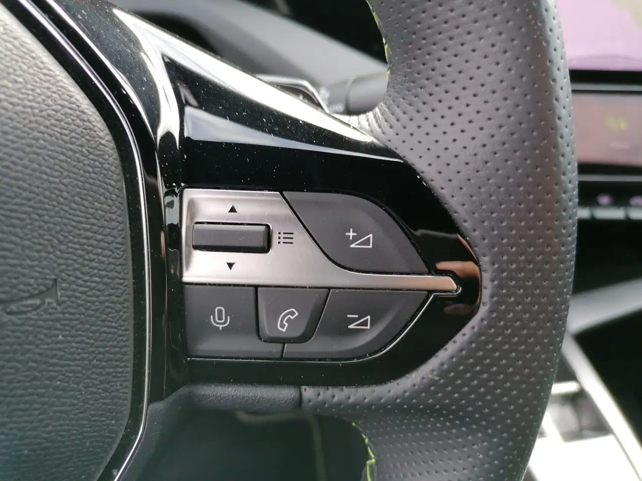 Peugeot 308 1.2 PureTech 130 SW GT ACC AHK KeyLess LED — معرض صور السيارة 21
