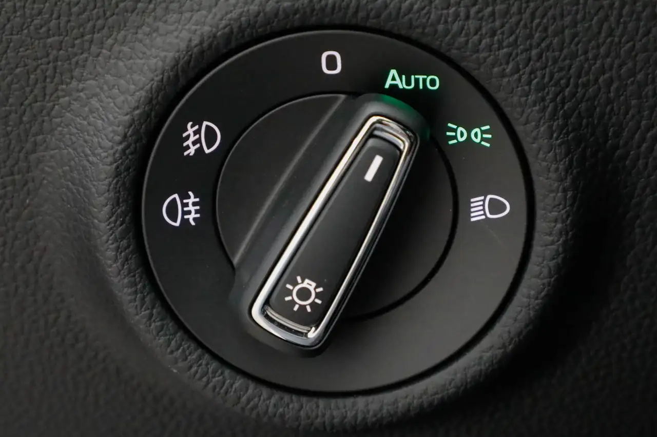 Skoda Superb Combi 2.0 TSI DSG Sportline AHK Kamera — Vehicle gallery 26