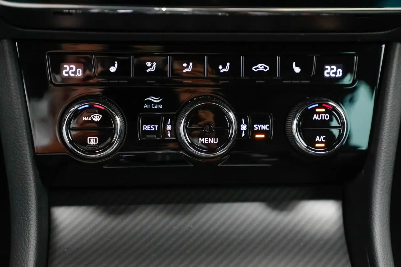 Skoda Superb Combi 2.0 TSI DSG Sportline AHK Kamera — Vehicle gallery 22