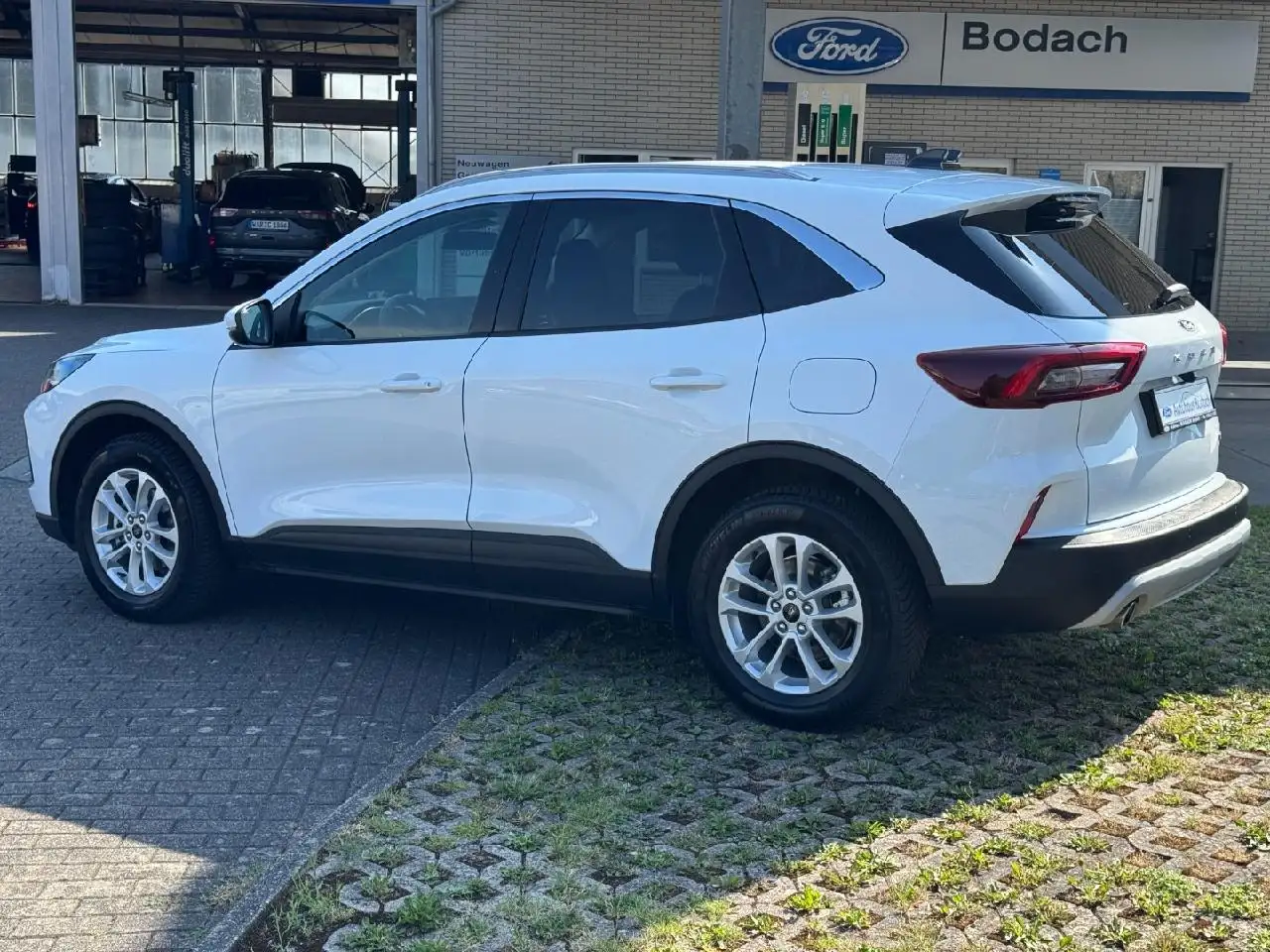 Ford Kuga Titanium FHEV 180PS AHK|Navi|4Season — Galerie du véhicule 6