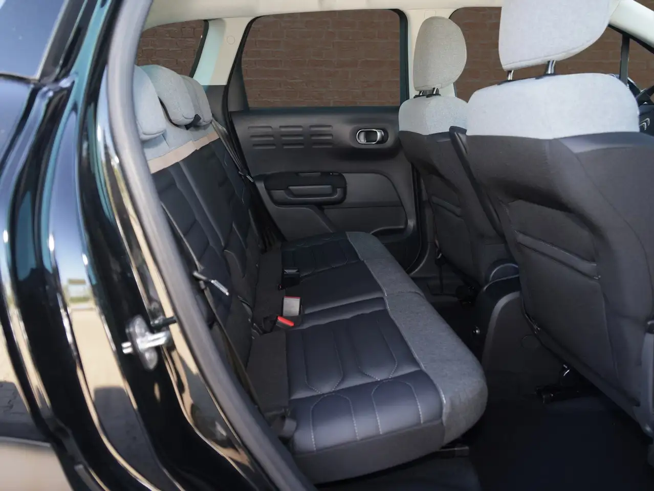 Citroen C3 Aircross 1,2 Ltr - PureTech / MAX / 131 PS / Kam. / Navi — معرض صور السيارة 11