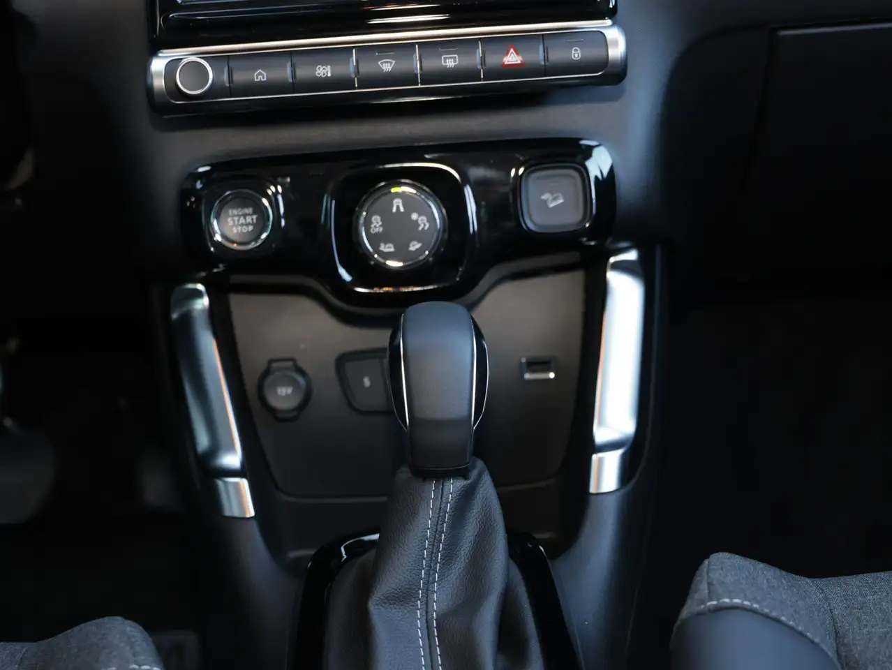 Citroen C3 Aircross 1,2 Ltr - PureTech / MAX / 131 PS / Kam. / Navi — معرض صور السيارة 14