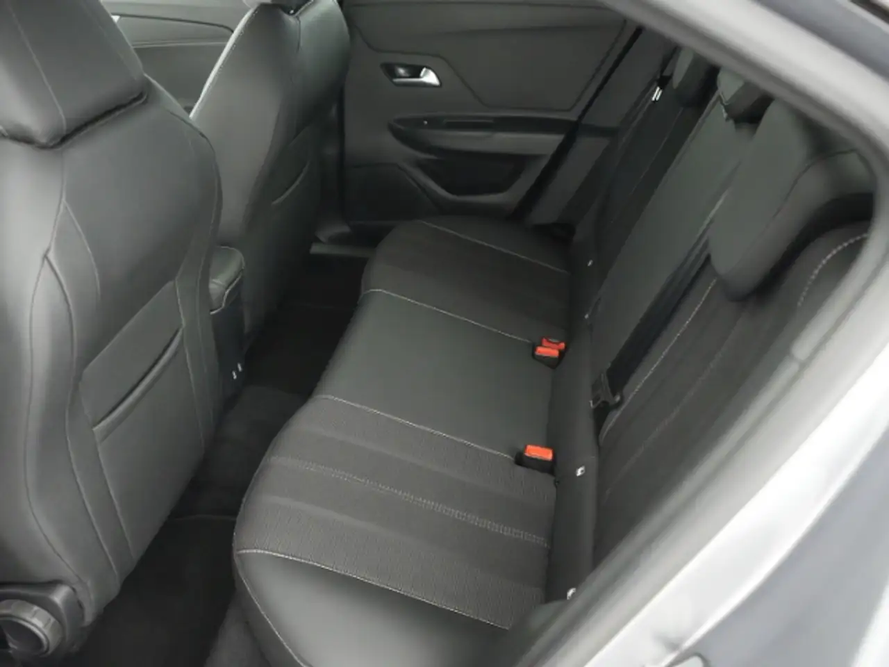 Opel Mokka B GS HYBRID eDCT+LED+NAVI+RÜCKFAHRKAMERA+SITZ-/LEN — Vehicle gallery 11