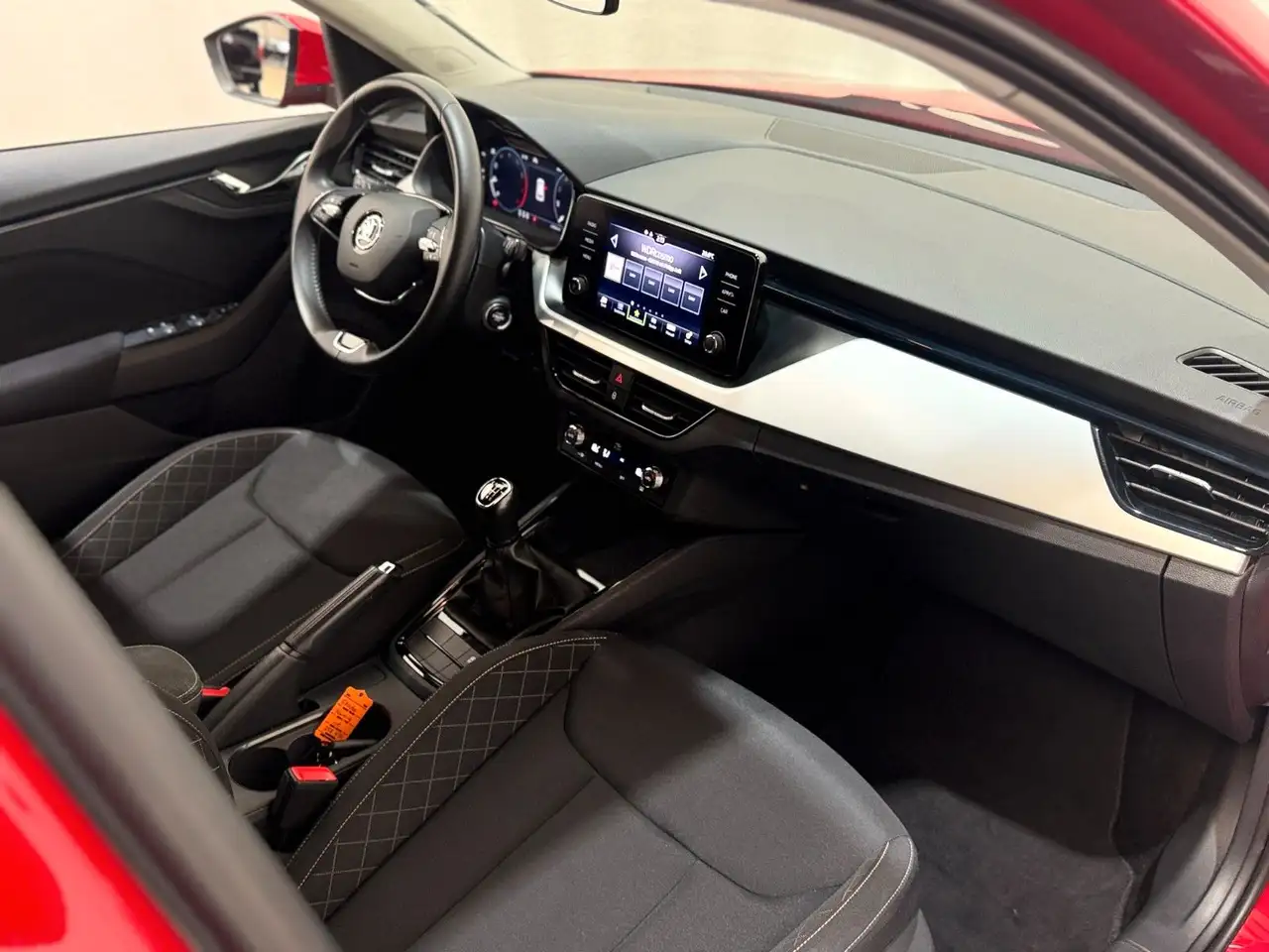 Skoda Kamiq Ambition 1.0TSI / Android-Apple CarPlay — Vehicle gallery 13