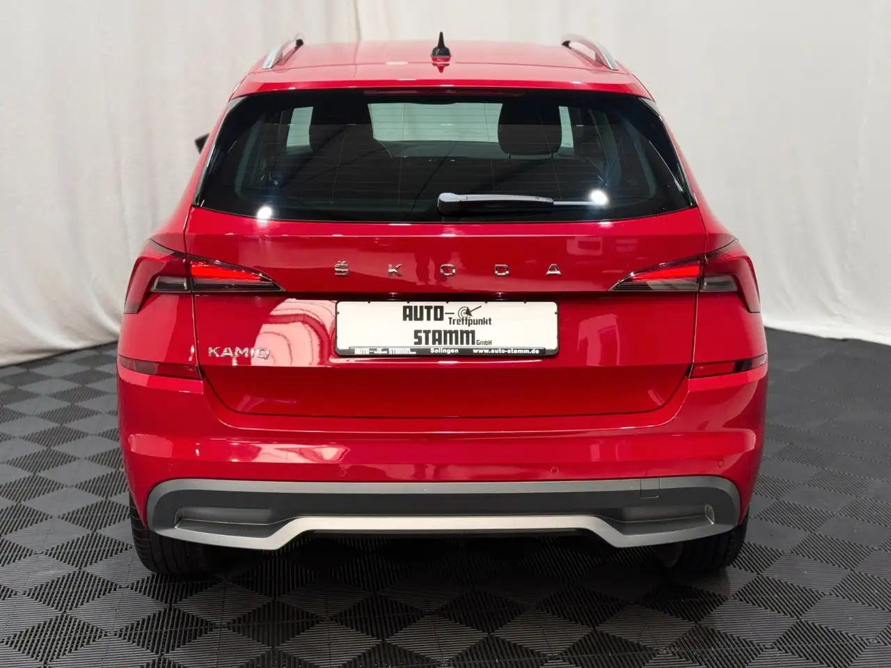 Skoda Kamiq Ambition 1.0TSI / Android-Apple CarPlay — Vehicle gallery 6