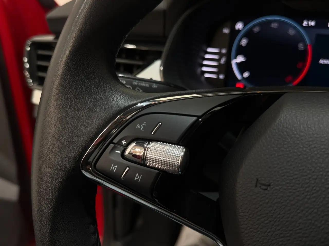Skoda Kamiq Ambition 1.0TSI / Android-Apple CarPlay — Vehicle gallery 16