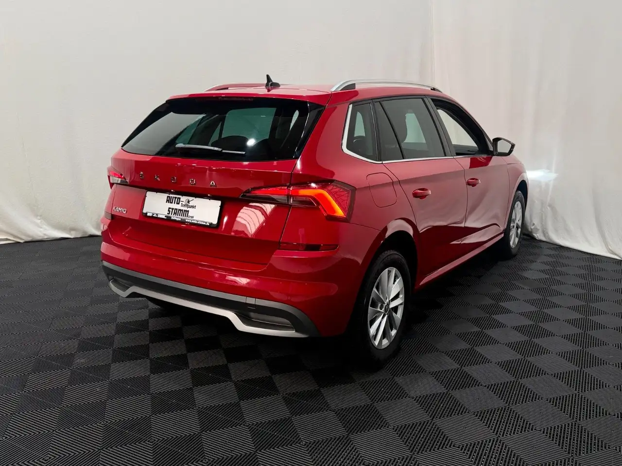 Skoda Kamiq Ambition 1.0TSI / Android-Apple CarPlay — Vehicle gallery 5