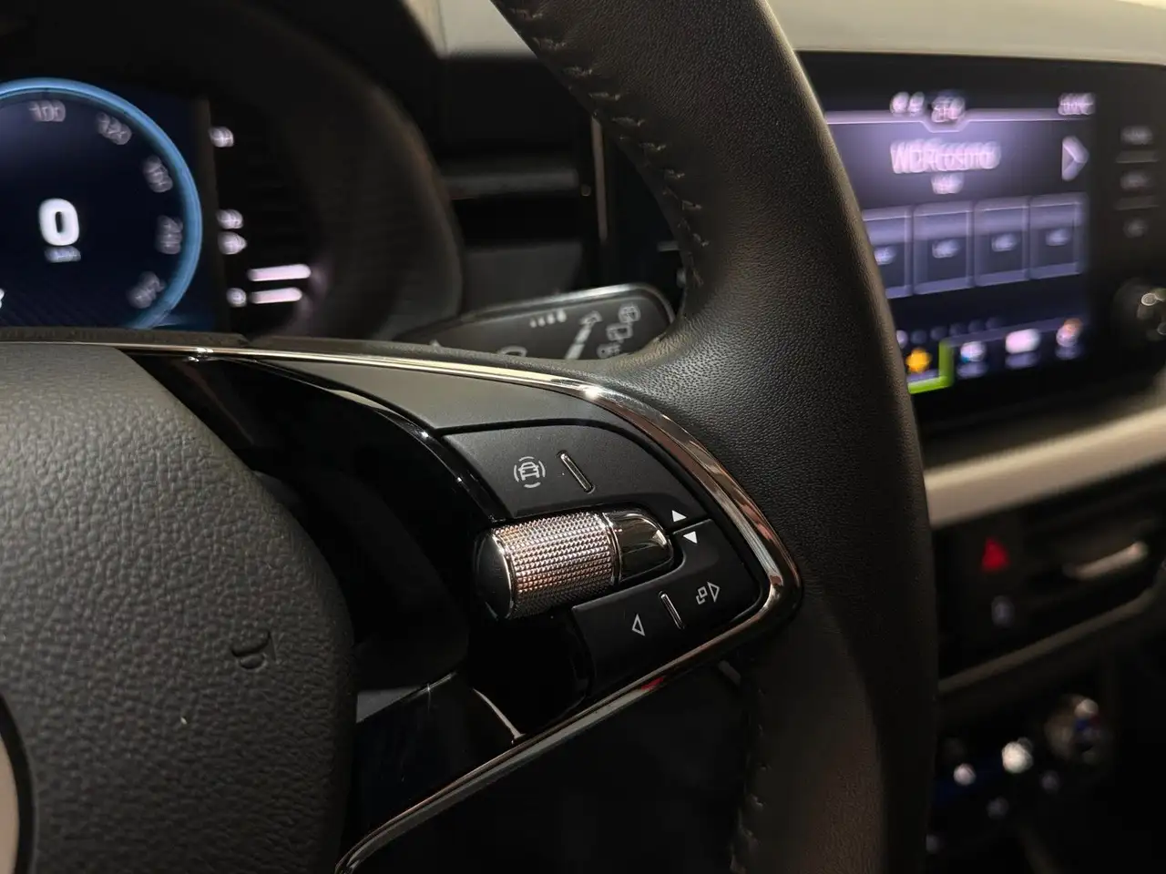 Skoda Kamiq Ambition 1.0TSI / Android-Apple CarPlay — Vehicle gallery 17