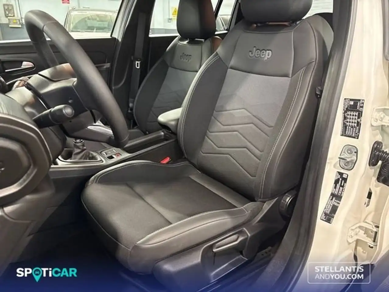 Jeep Avenger 1.2 Altitude 74KW — Galerie du véhicule 9