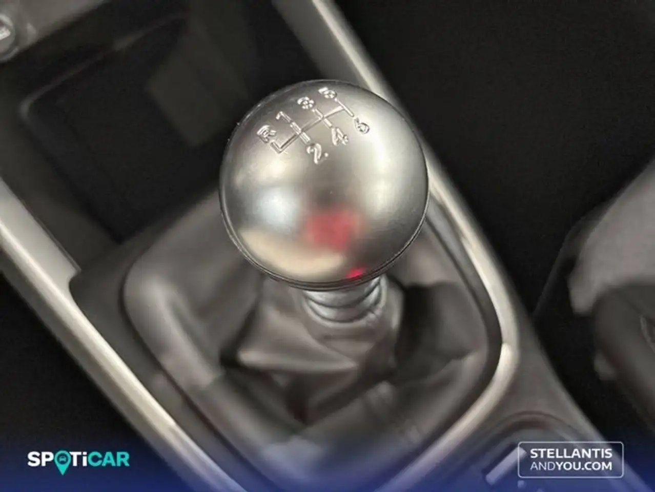 Jeep Avenger 1.2 Altitude 74KW — Galerie du véhicule 19