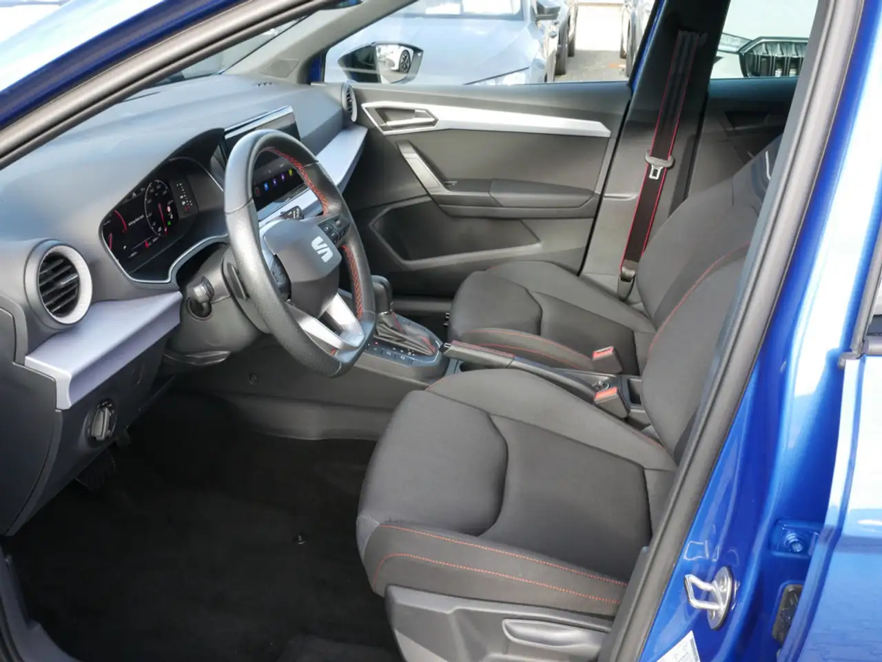 SEAT Ibiza 1.5 TSI FR Pro Black Edition LED PANO — Vehicle gallery 8