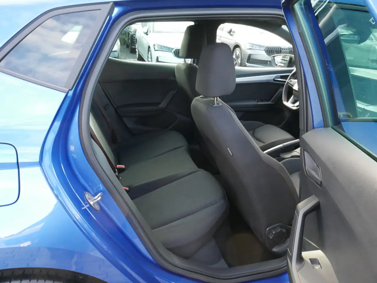 SEAT Ibiza 1.5 TSI FR Pro Black Edition LED PANO — Vehicle gallery 5