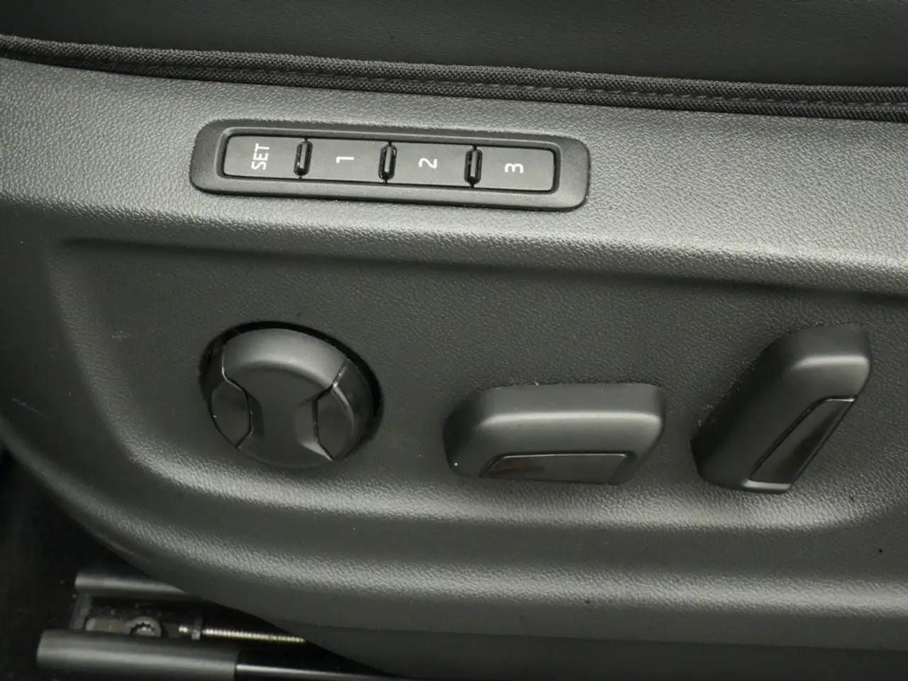CUPRA Ateca VZ 4Drive DSG CARPLAY ACC AHK 360°KAM DCC — معرض صور السيارة 12