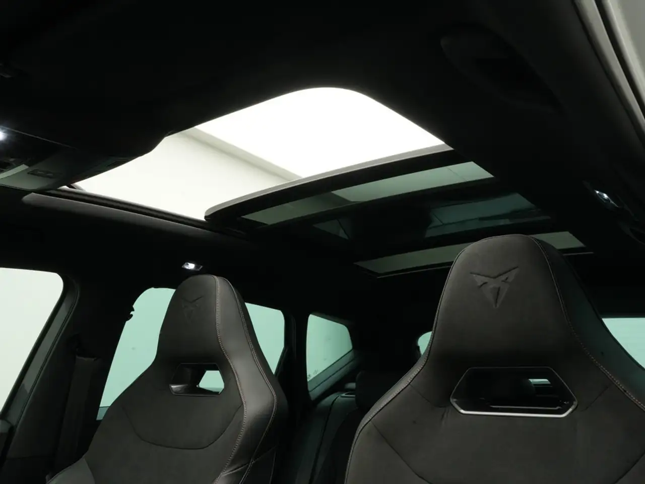 CUPRA Ateca VZ 4Drive DSG CARPLAY ACC AHK 360°KAM DCC — معرض صور السيارة 22