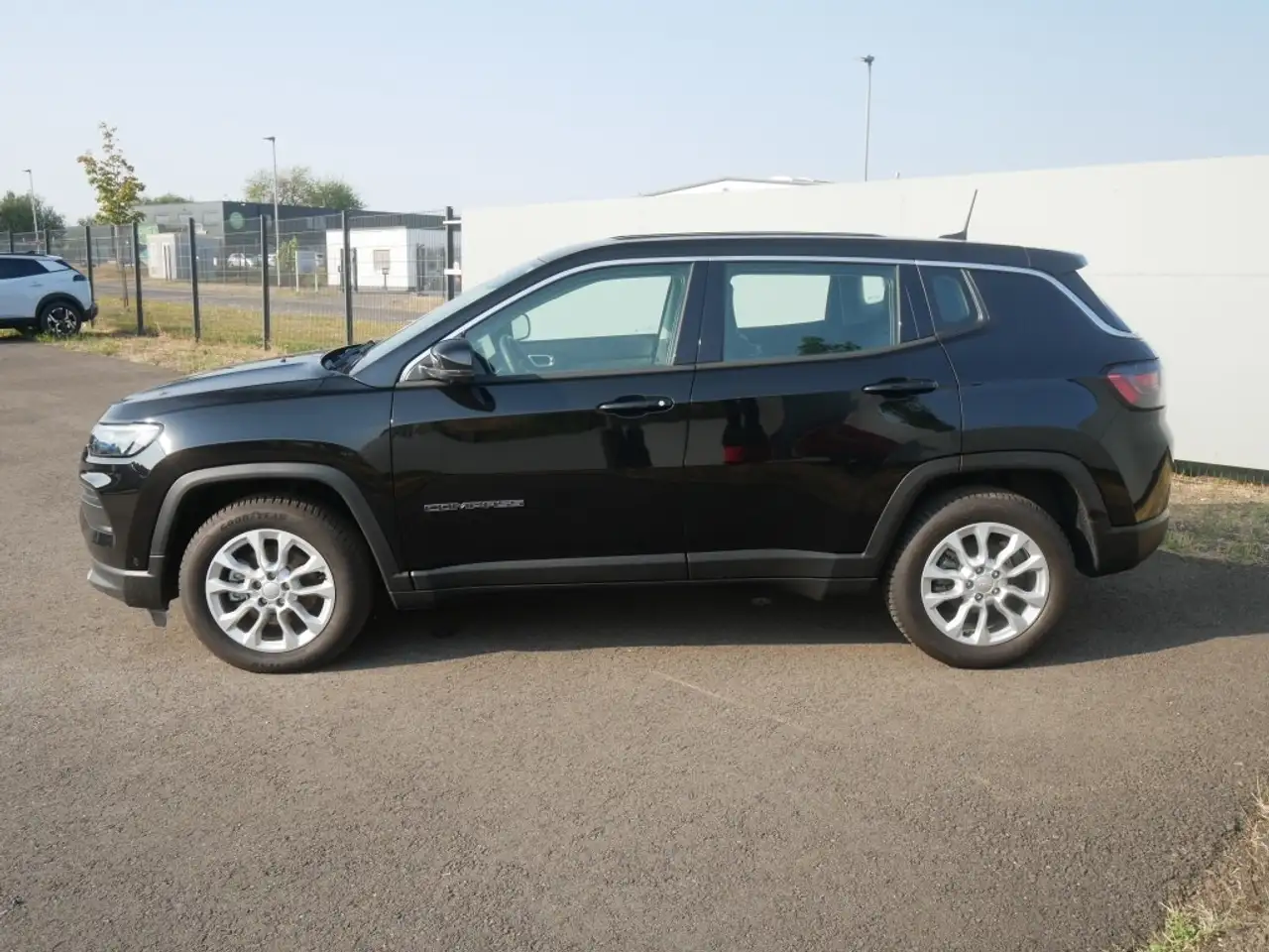 Jeep Compass ALTITUDE e-HYBRID 1.5l 130PS AT SICHERHEIT WINTER — Vehicle gallery 6
