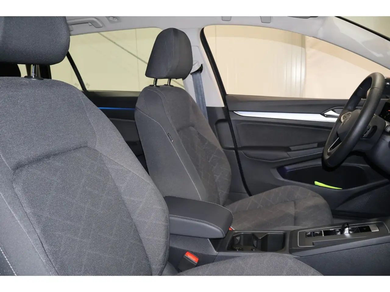 Volkswagen Golf VIII Variant Life eTSI Klima*SH*LED — معرض صور السيارة 8