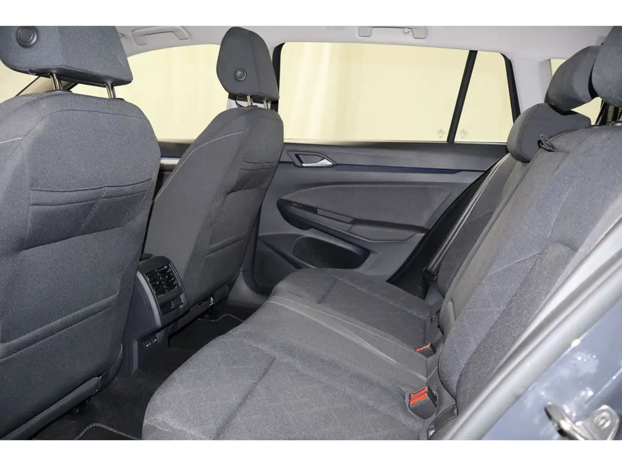 Volkswagen Golf VIII Variant Life eTSI Klima*SH*LED — معرض صور السيارة 14