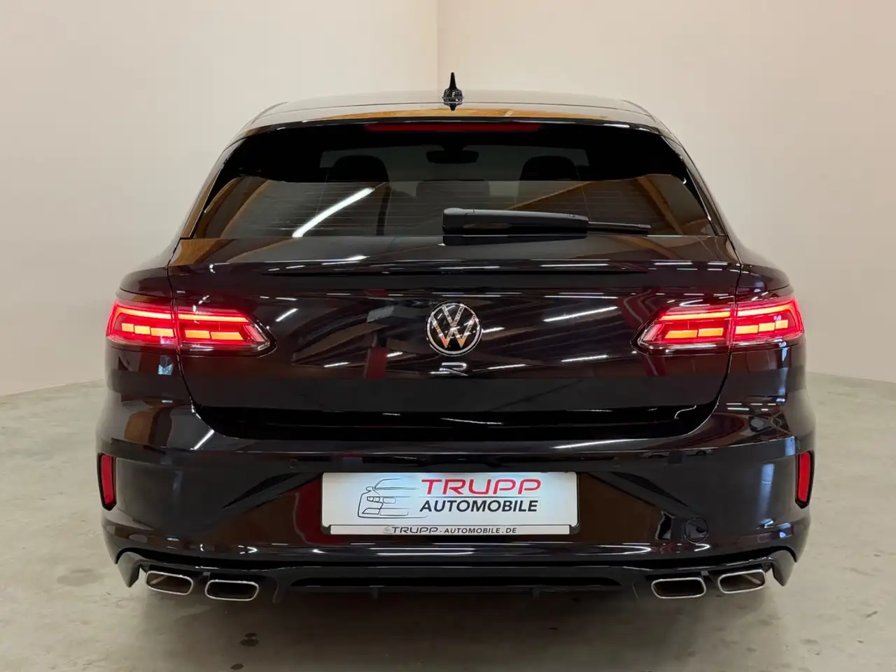 Volkswagen Arteon SB R 4M/IQ.LIGHT/AHK/4xSHZ/ACC/DCC/NAVI — Galería del vehículo 9