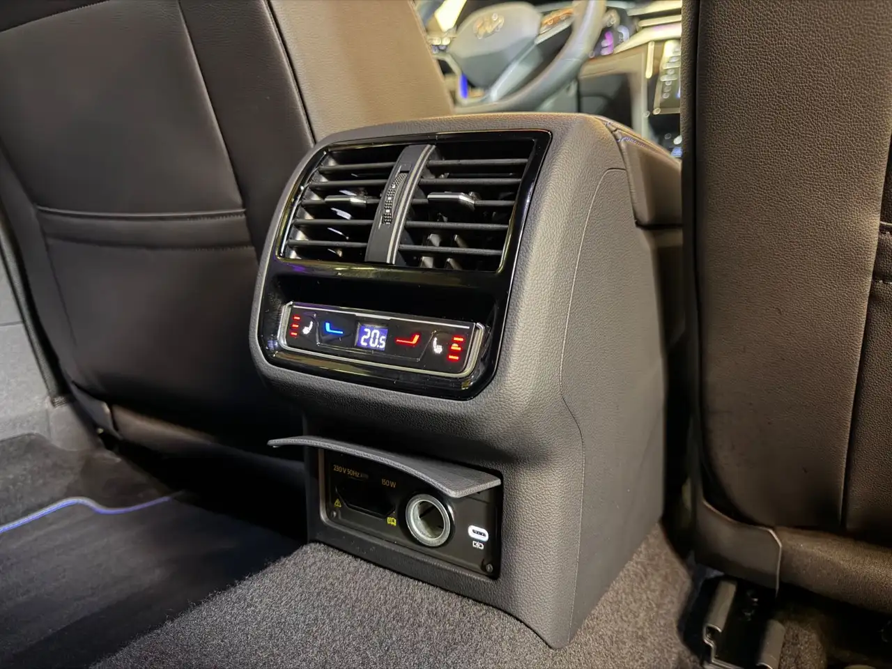 Volkswagen Arteon SB R 4M/IQ.LIGHT/AHK/4xSHZ/ACC/DCC/NAVI — Galería del vehículo 22