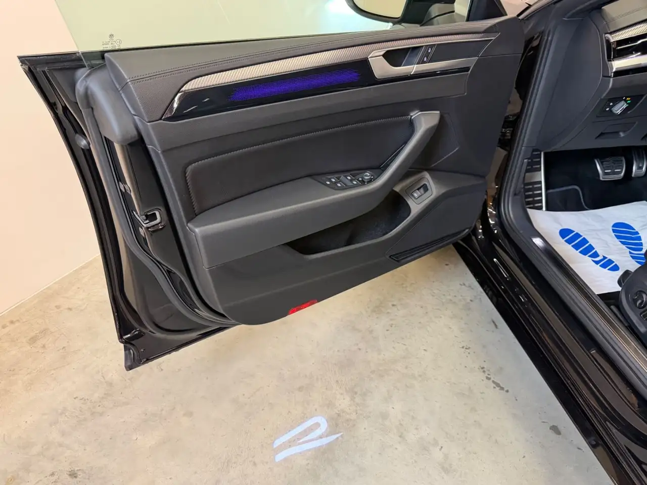 Volkswagen Arteon SB R 4M/IQ.LIGHT/AHK/4xSHZ/ACC/DCC/NAVI — Galería del vehículo 15