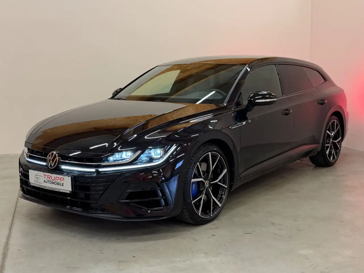 Volkswagen Arteon SB R 4M/IQ.LIGHT/AHK/4xSHZ/ACC/DCC/NAVI — Galería del vehículo 3