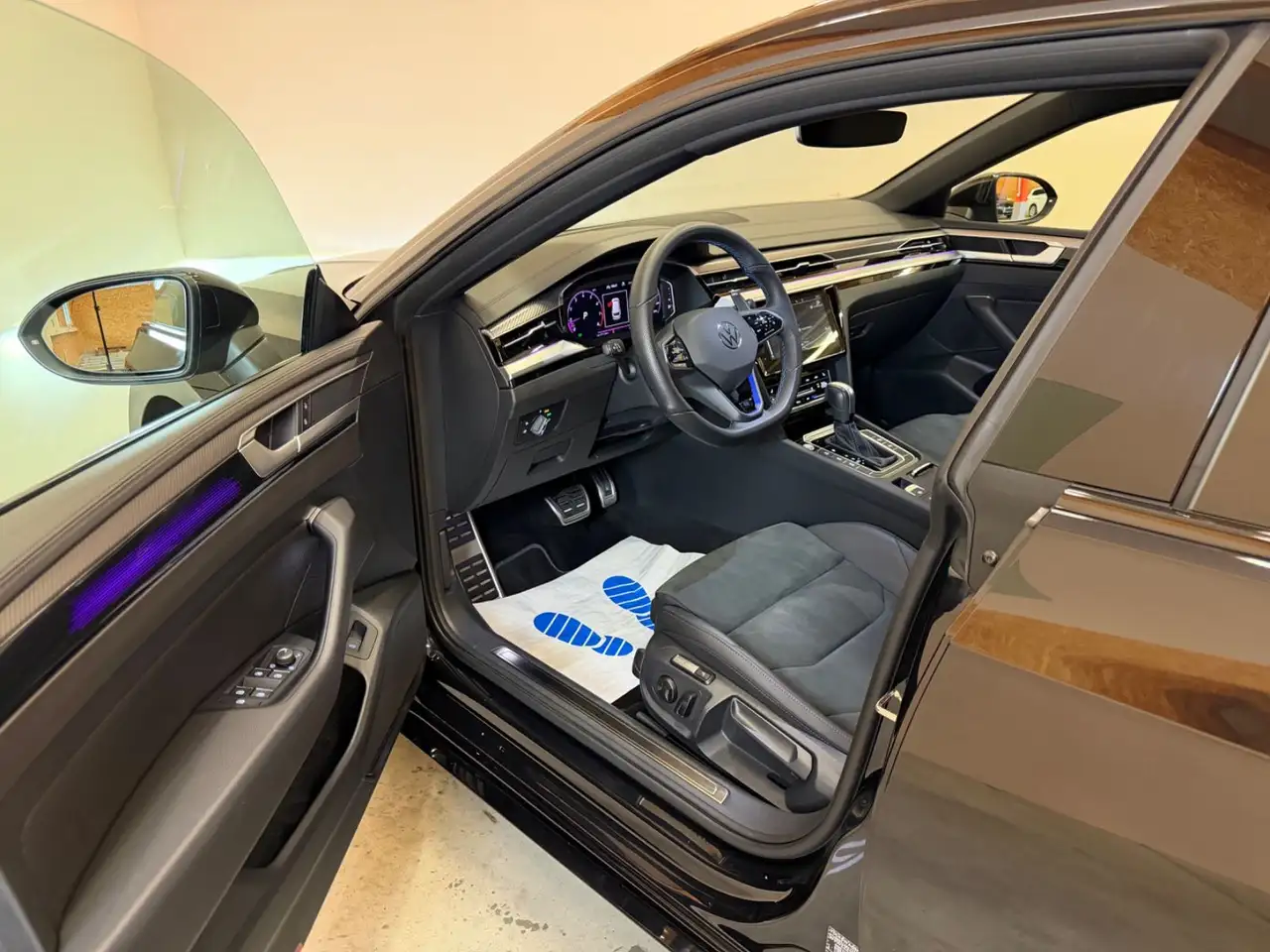 Volkswagen Arteon SB R 4M/IQ.LIGHT/AHK/4xSHZ/ACC/DCC/NAVI — Galería del vehículo 13