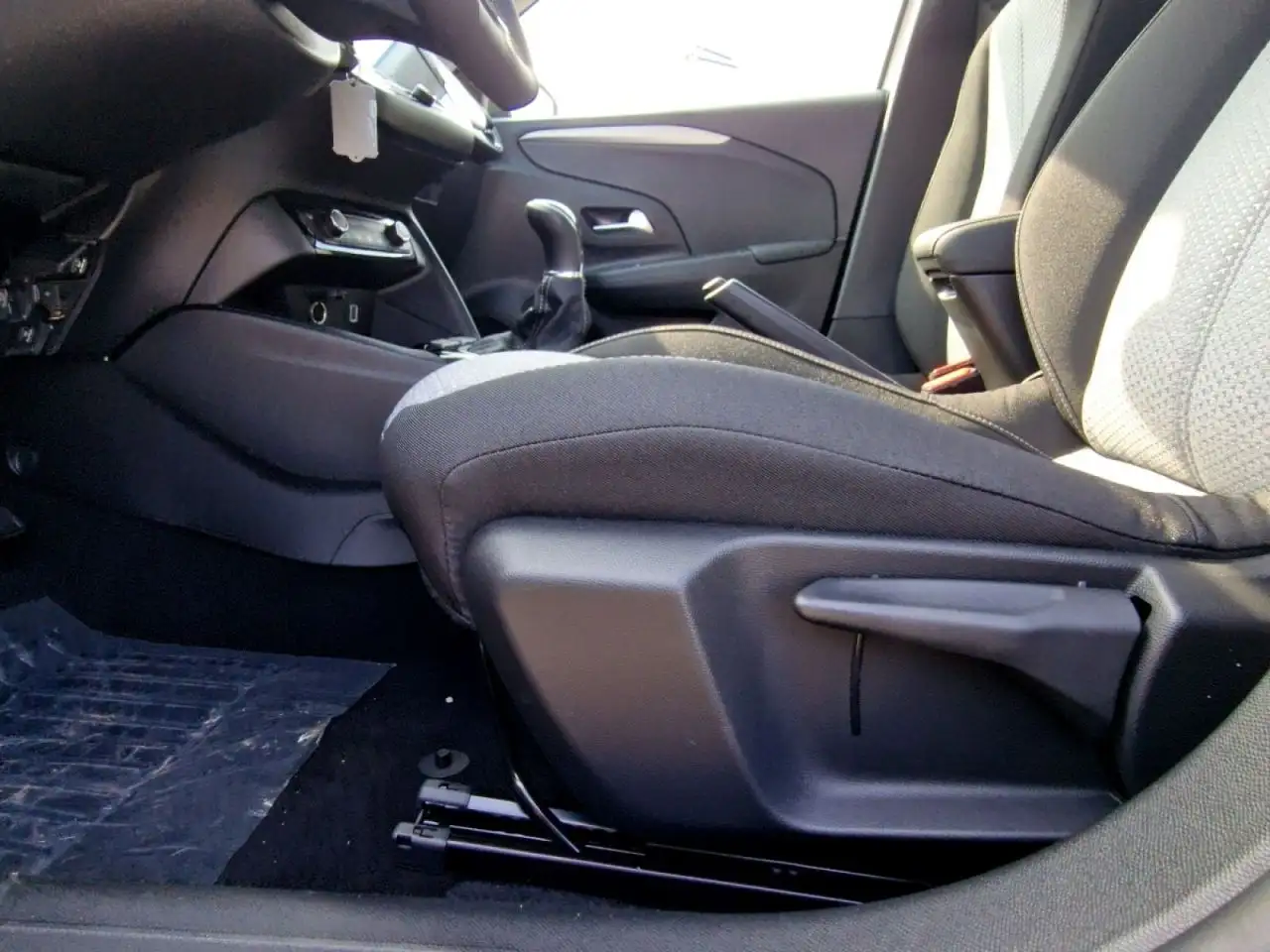 Opel Corsa 1.2 Tech- und Komfort Paket — معرض صور السيارة 13
