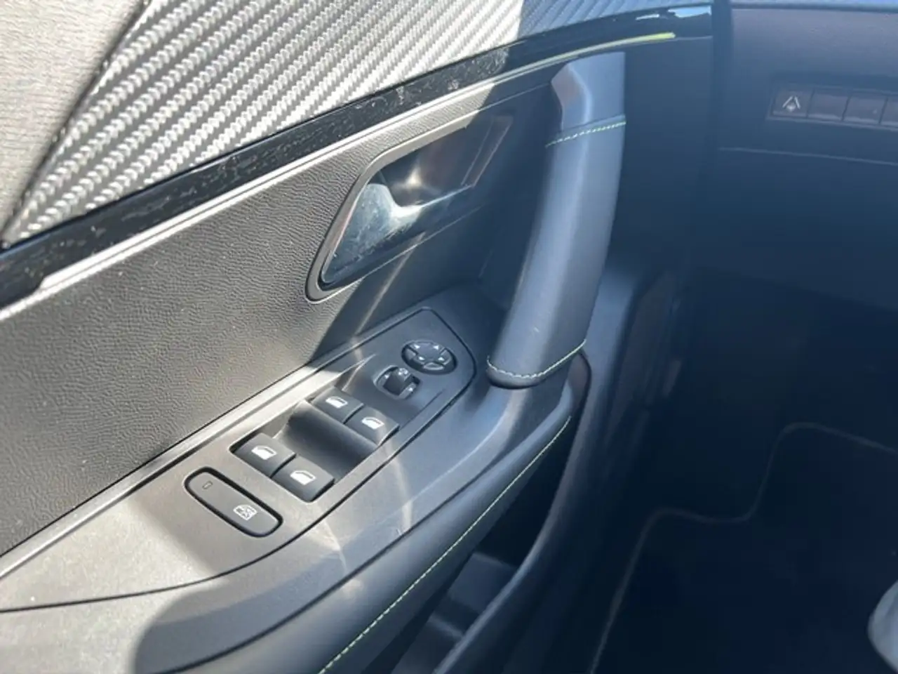 Peugeot 2008 GT AHK-abnehmbar El. Panodach Navi Leder GT — Vehicle gallery 12