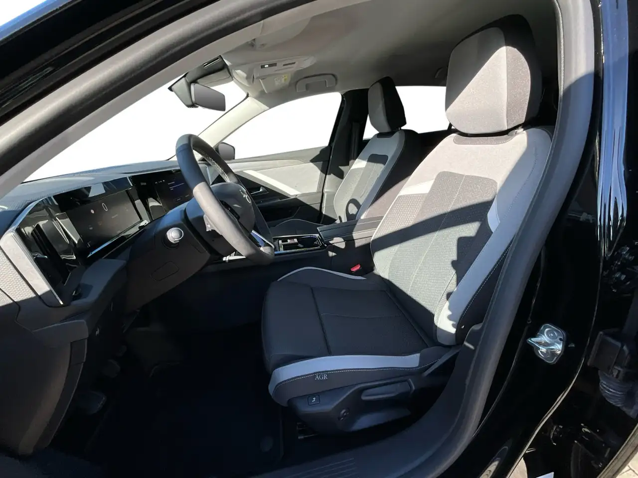 Opel Astra Edition Sitzheizung, Parkpilot, Klimaautom. — Galería del vehículo 11