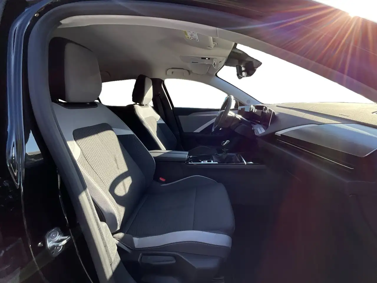 Opel Astra Edition Sitzheizung, Parkpilot, Klimaautom. — Galería del vehículo 17