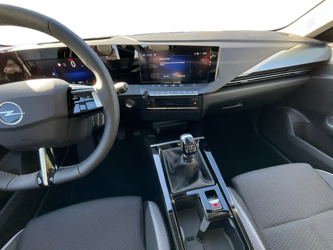 Opel Astra Edition Sitzheizung, Parkpilot, Klimaautom. — Galería del vehículo 13