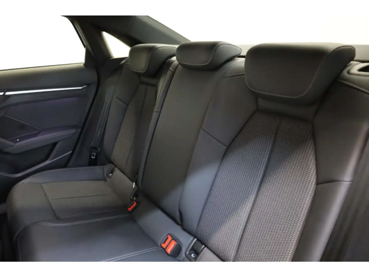 Audi S3 Limousine TFSI quattro LED/NAV/RFK/Virt./PDC — Vehicle gallery 11