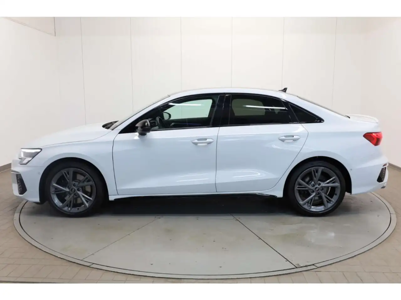 Audi S3 Limousine TFSI quattro LED/NAV/RFK/Virt./PDC — Vehicle gallery 5