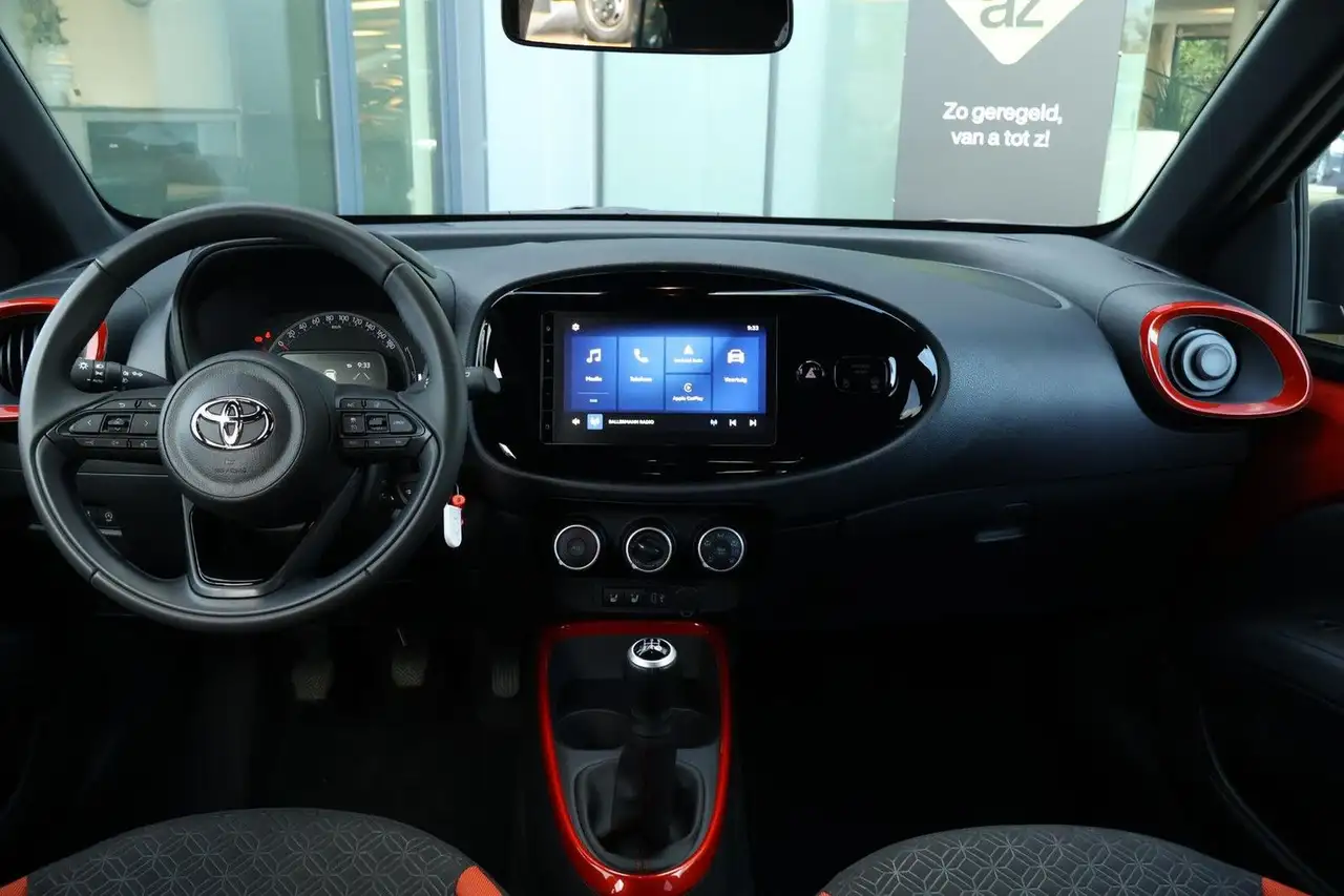 Toyota Aygo 1.0 VVT-i MT Play / kamera / Carplay / — Vehicle gallery 14