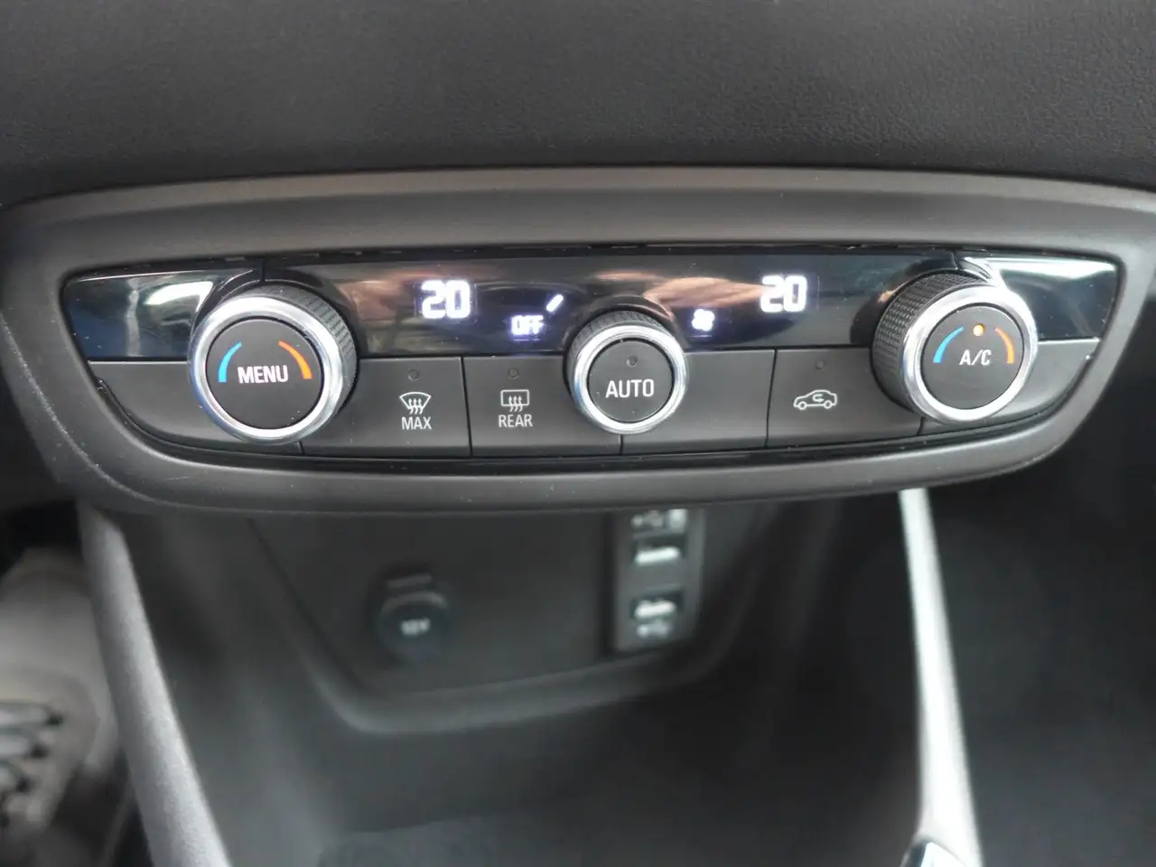 Opel Crossland X Crossland 1,2 Elegance erst 14 tkm.!!! — Galerie du véhicule 20