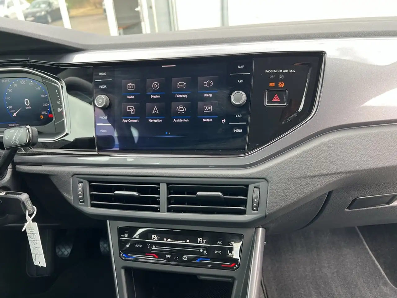 Volkswagen Polo VI 1.0 TSI Style *Navi*APP* — Vehicle gallery 12
