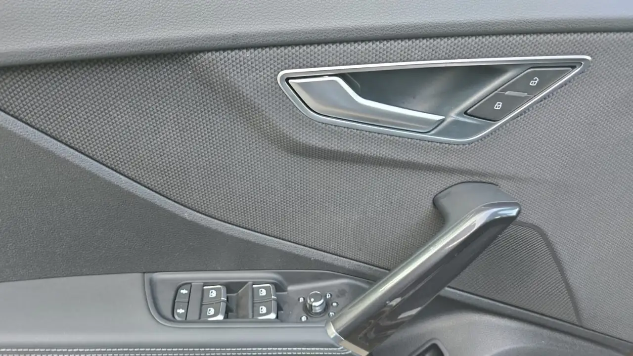 Audi Q2 qua S-Line Op. schwarz + AHK Sonos Pan Sth. — معرض صور السيارة 7