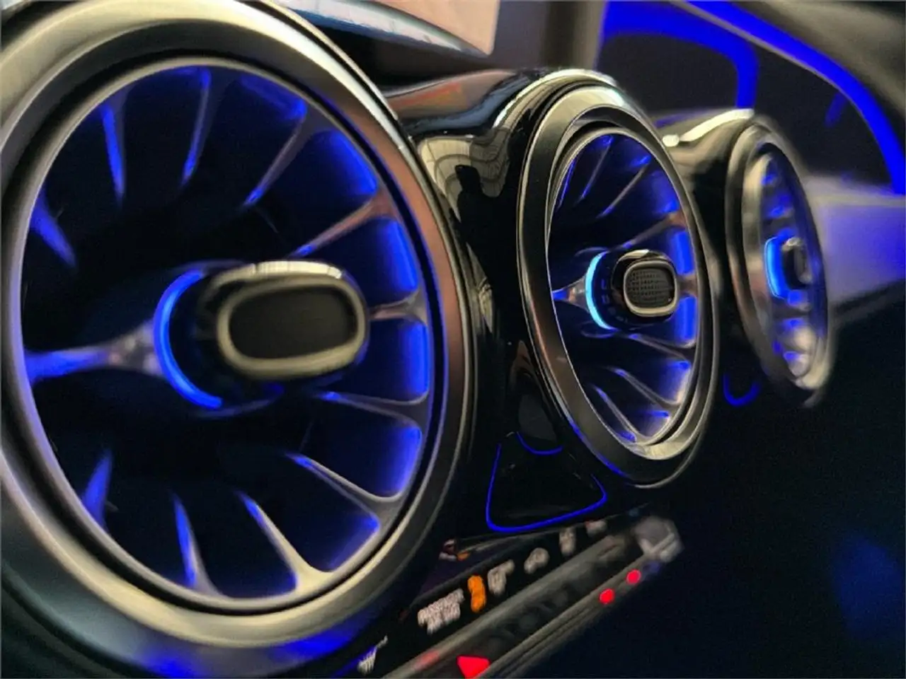 Mercedes-Benz GLB 200 d — معرض صور السيارة 24