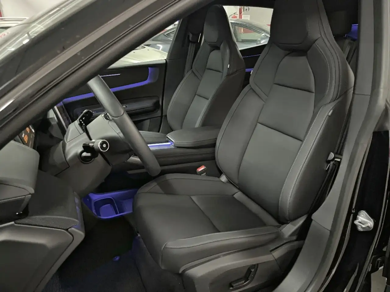 Polestar 4 Single Motor Long Range — Vehicle gallery 11