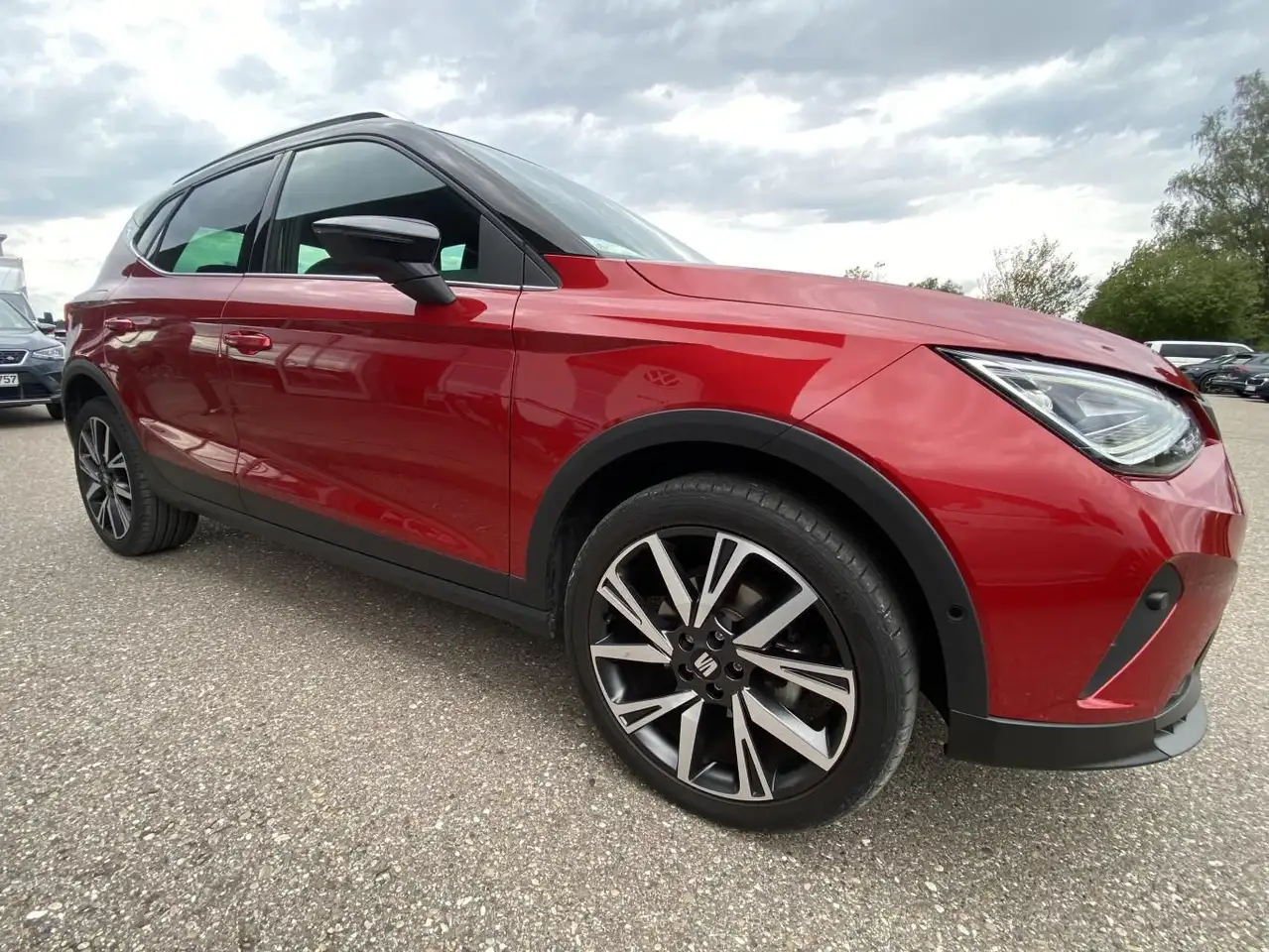 SEAT Arona 1.5 TSI DSG FR PAKET-XL+AHK+FULL-LINK+ACC+ — Galería del vehículo 7
