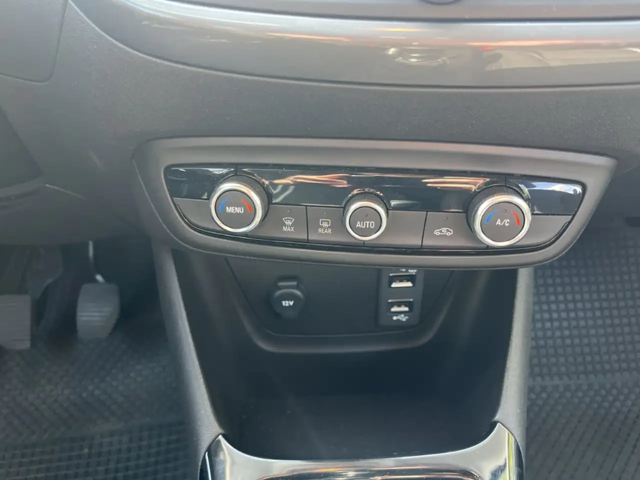 Opel Crossland Elegance AHK Navi LED Apple CarPlay Android Auto M — معرض صور السيارة 13