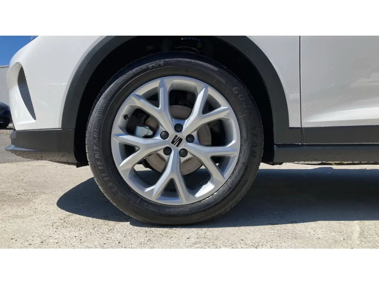 SEAT Arona 1.0 TSI FR NAVI+LED+KLIMA+DAB — Galería del vehículo 13