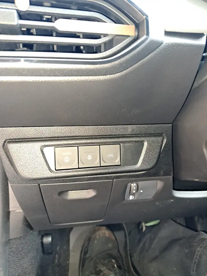 Dacia Sandero Stepway TCe 110 Extreme Plus — معرض صور السيارة 11