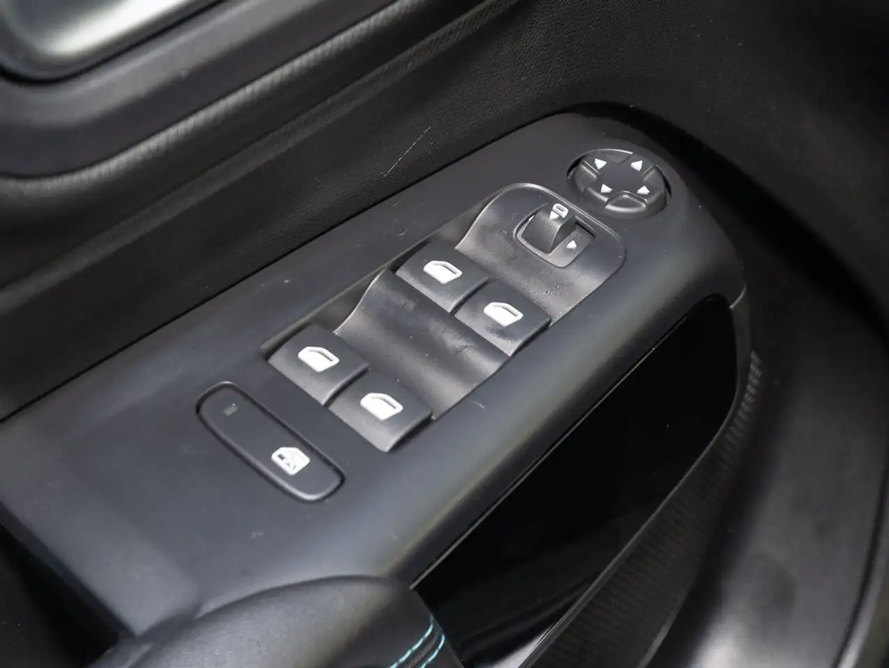 Citroen C5 Aircross Mild Hybrid Plus +AUT+SHZ+PDC+RFK+BC+ — Galerie du véhicule 5