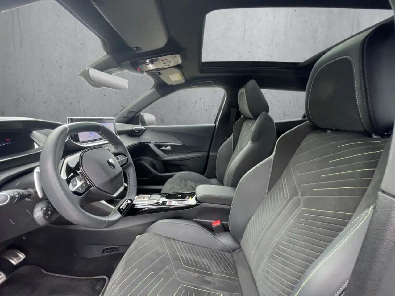 Peugeot 2008 Hybrid 136 GT e-DSC6 ACC PANO Navi LED SHZ Massage — Galerie du véhicule 9