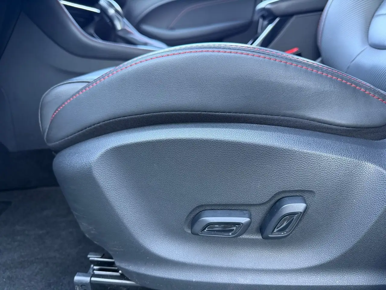 MG ZS 1.0 T-GDI Luxury Aut. LED Navi 360° Tempomat — Galerie du véhicule 18