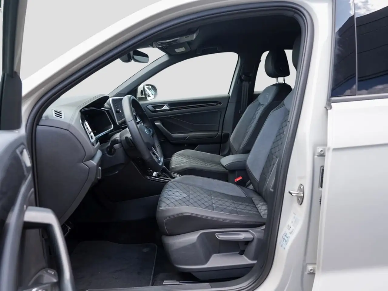 Volkswagen T-Roc 1.5 TSI DSG R-Line /MatrixLED/AHK/RFK/Navi — Galería del vehículo 17