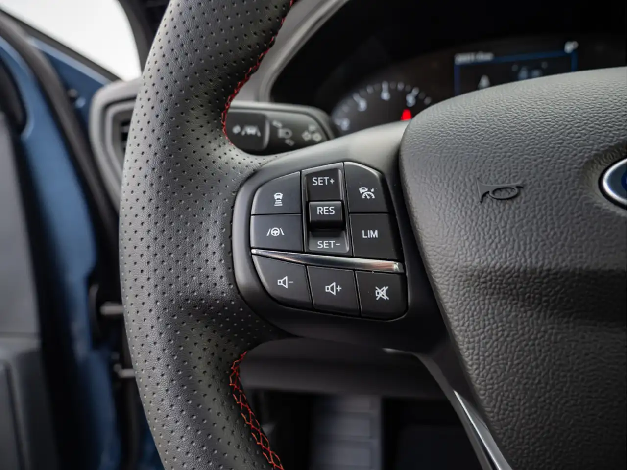 Ford Focus ST-LINE Autom. ACC B&O PANO MATRIX-LED — Galería del vehículo 20