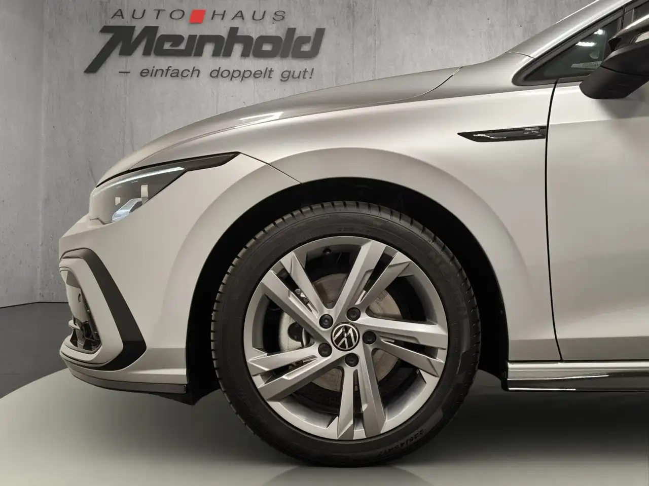 Volkswagen Golf 1.5 TSI DSG R-Line, LED-Plus, DAB, Navi,H&K — معرض صور السيارة 7