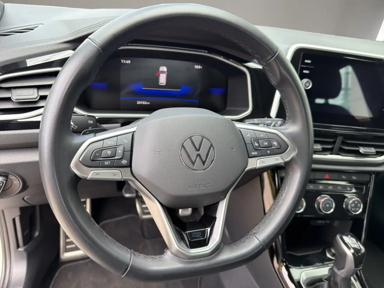 Volkswagen T-Roc R Line 1,5TSI DSG Klima Einparkhilfe Sitzheizung — Vehicle gallery 7